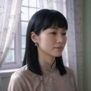 <p>〖One〗、疫情之下，建议大家放平心态，优先保障生活稳定与健康安全。以下是具体分析与建议：疫情对生活的长期影响已成现实连续三年的疫情改变了多数人的生活方式：公共场所佩戴口罩、健康码核验成为日常，社交距离的保持也减少了线下聚集。这种“新常态”虽带来不便，但通过适应与调整，多数人已逐渐形成新的生活节奏。</p><p>〖Two〗、放平心态：接纳变化，理性应对接受感染可能性：专家预测最终80%-90%的人会感染，需做好心理和物质准备。应认识到疫情是时代考验，个人需与国家政策共进退，避免抱怨或恐慌。情绪管理三步骤：识别情绪：担忧、焦虑是正常防御反应，不代表脆弱。接纳情绪：不压抑或抗拒，允许自己感受不安。</p><p>〖Three〗、面对疫情管控放松后的危机，应克服恐惧心理，明确重点保护对象，正确认识疫苗作用、病毒对免疫系统的影响、多次感染的影响，了解无预防和杀死病毒的药物，掌握感染后的应对措施并做好防护。克服恐惧心理新冠病毒已历经七次变异，传播速度加快但毒性减小。</p><h2 id='疫情防控常态化下的心理保健:一场持久的“心理战”'>疫情防控常态化下的心理保健:一场持久的“心理战”</h2>